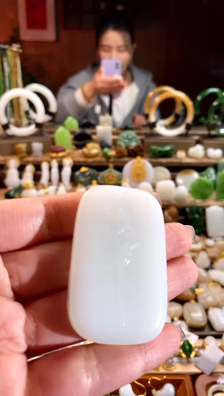 【闪购商品】和田玉吊坠未镶嵌。