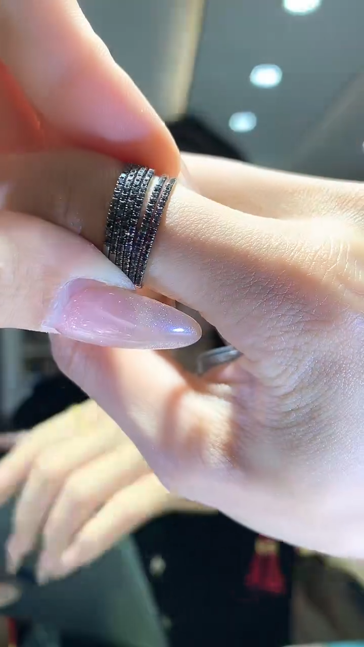 【闪购商品】钻石戒指18K金镶嵌黑钻戒指多样性发一