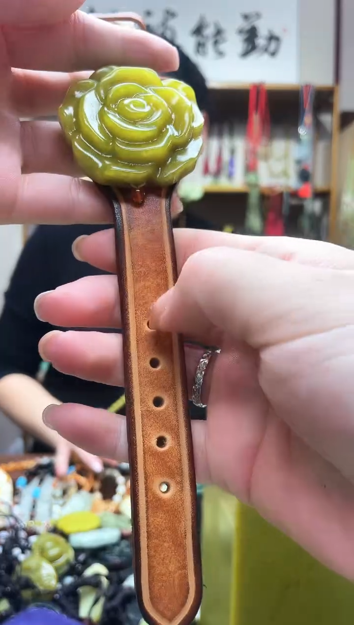 未镶嵌岫玉吊坠·.