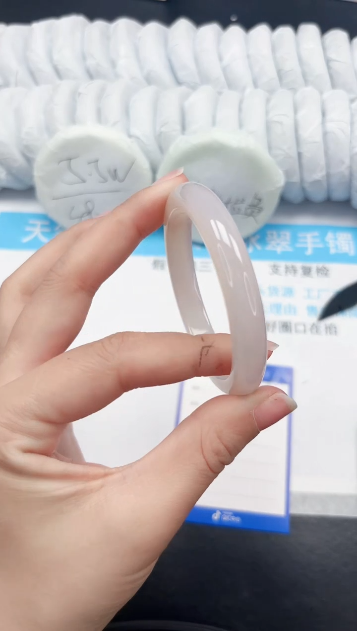 【闪购商品】石英质玉手镯未镶嵌225-62.5