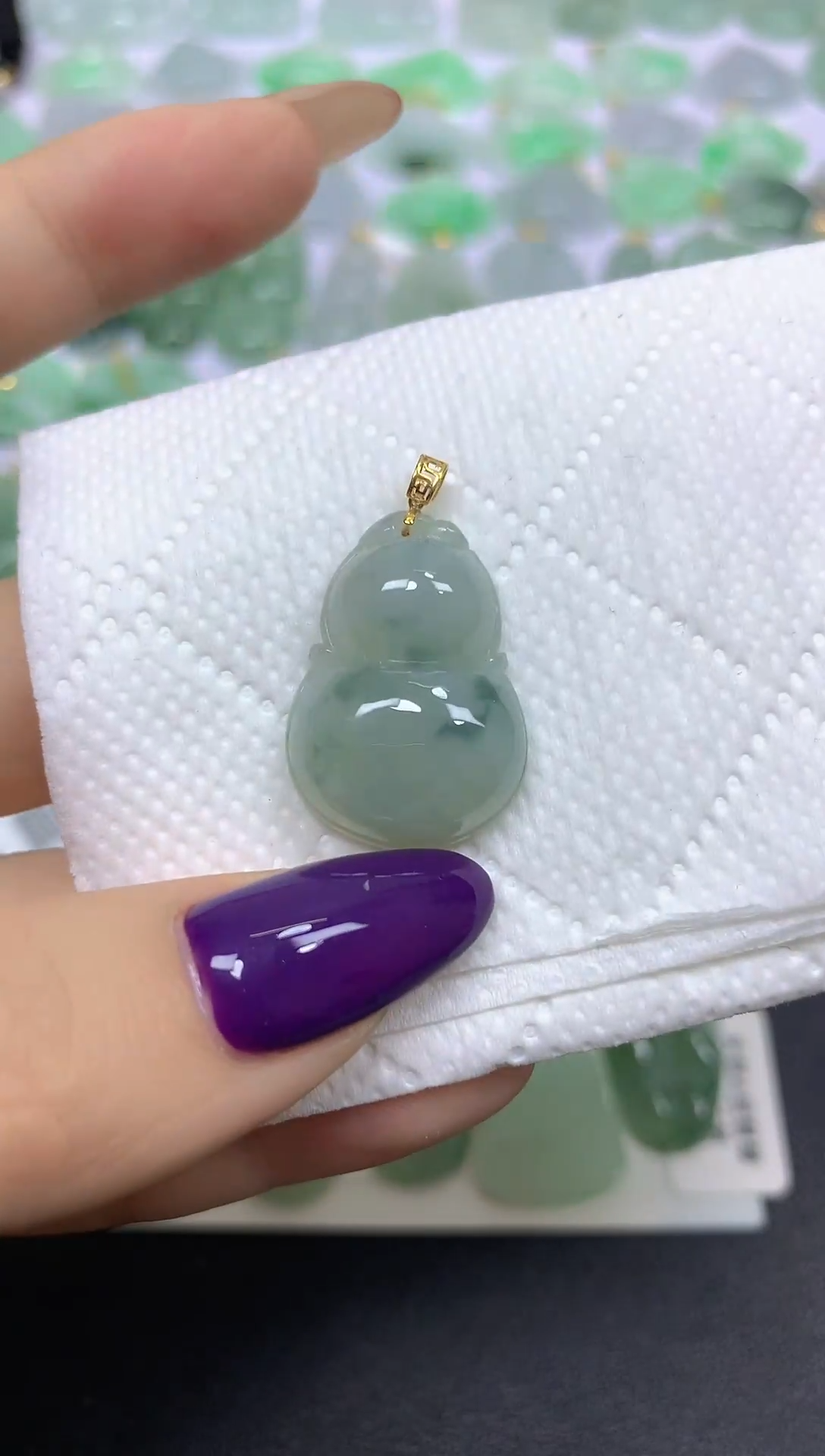 颈饰18K金镶嵌翡翠 