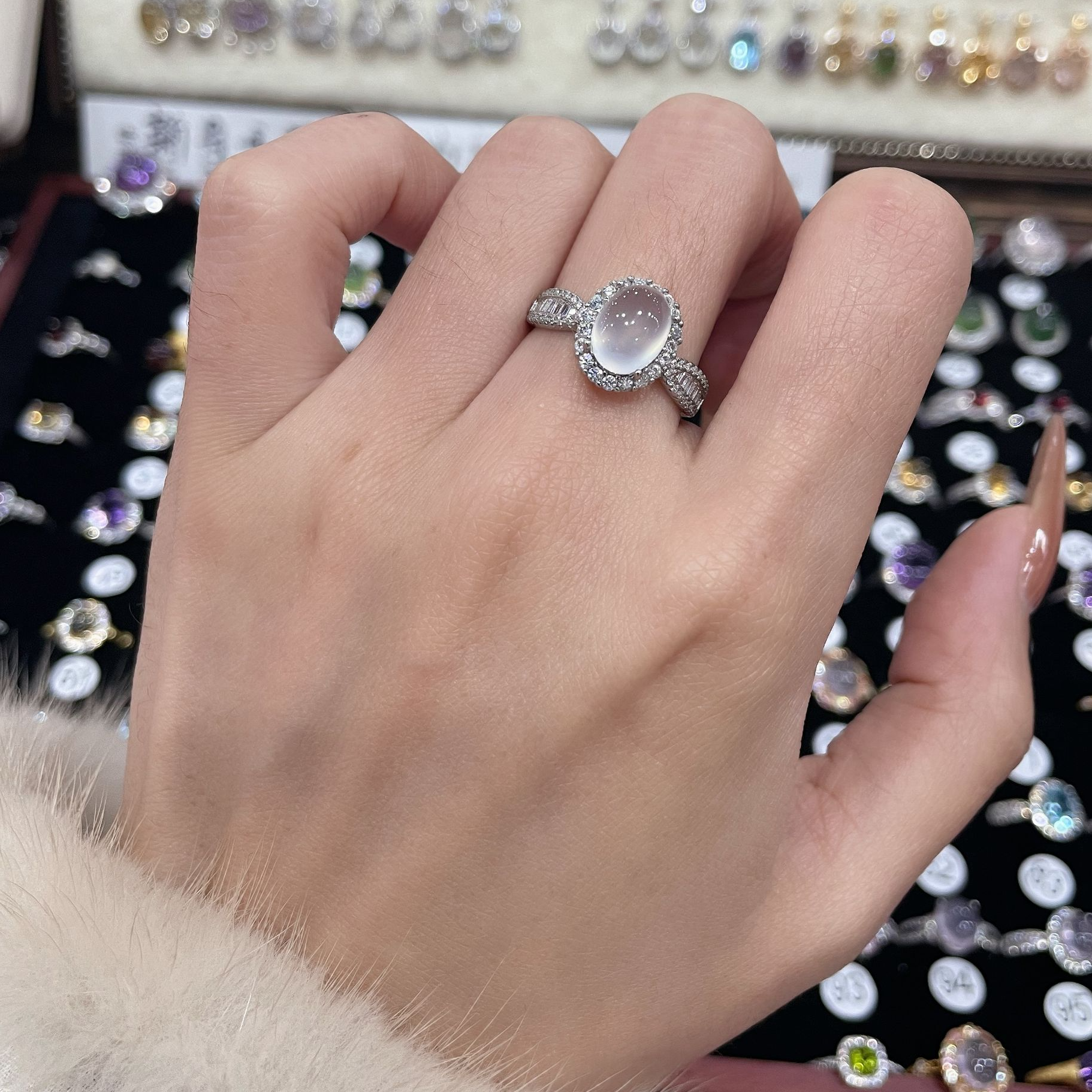 小书爆款小蛮腰岫玉白冰戒指镶嵌S925银拖终身保色