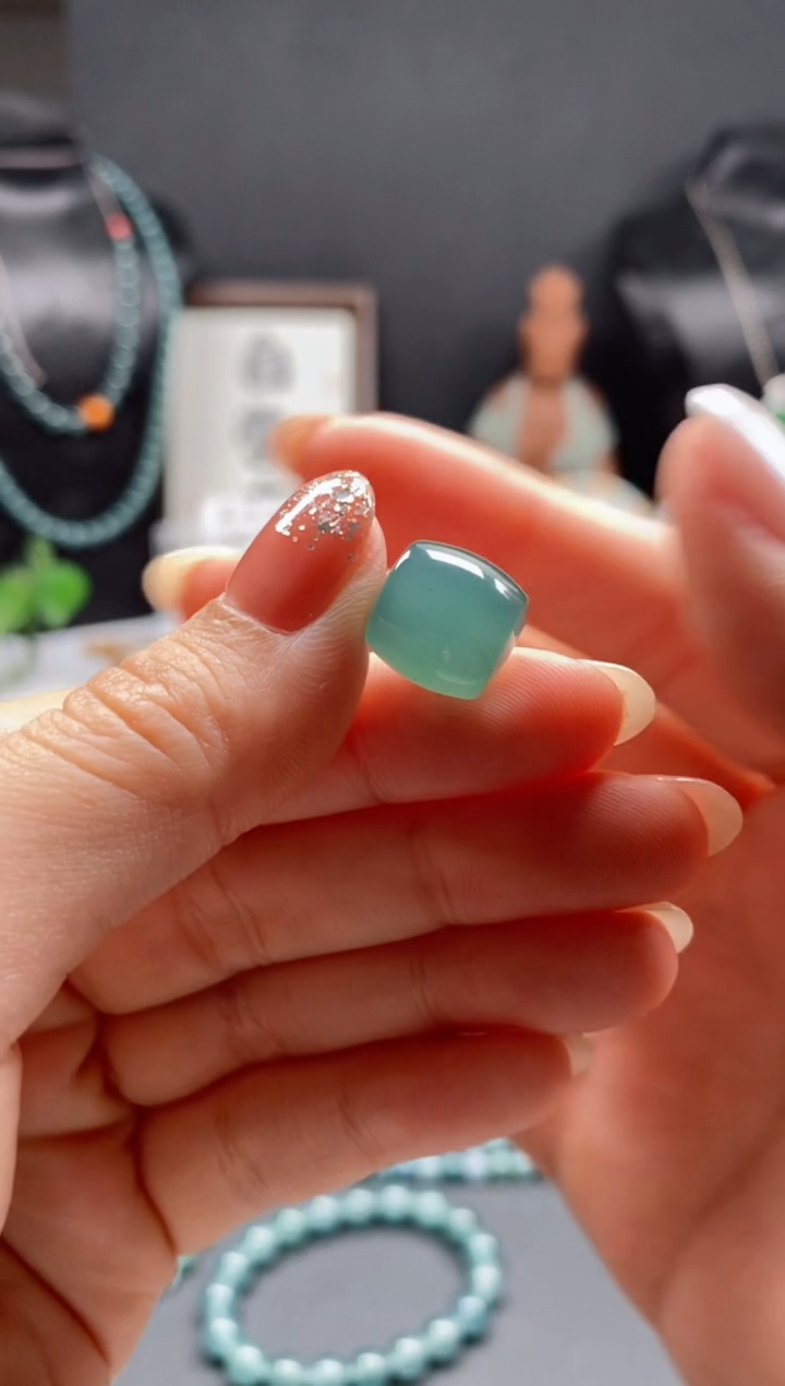 翡翠未镶嵌颈饰0130302142