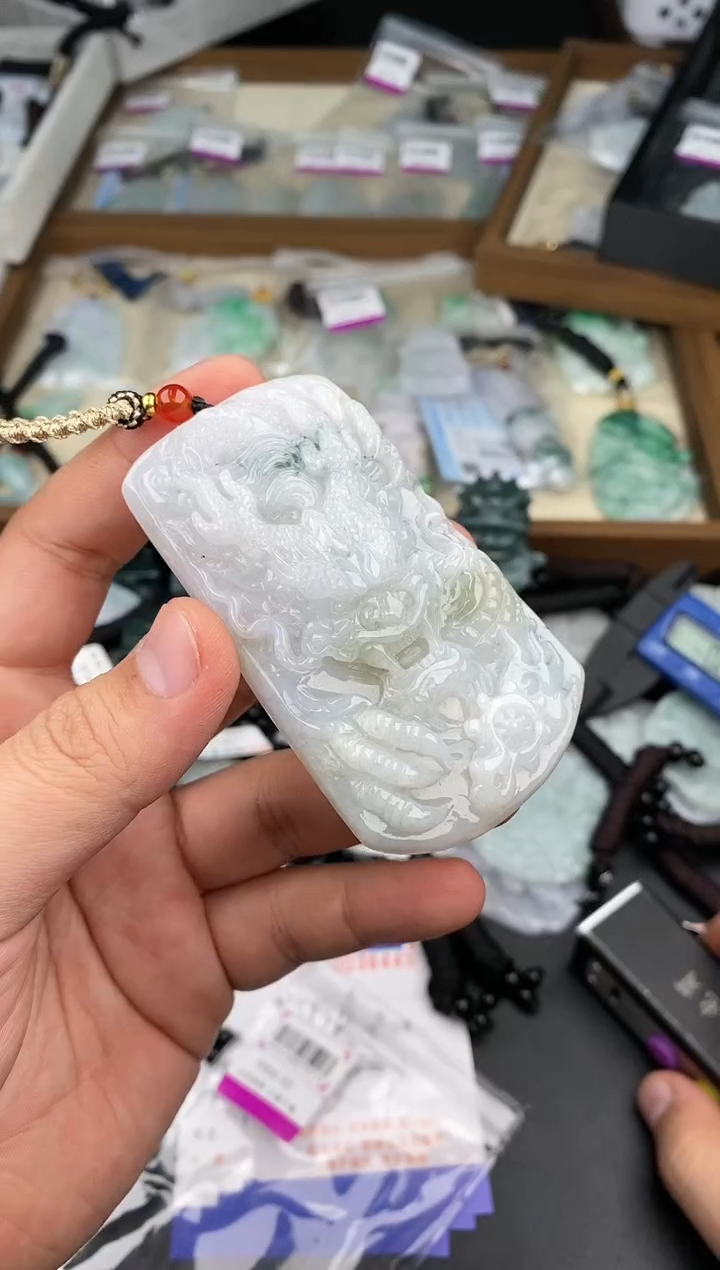 【闪购商品】翡翠颈饰未镶嵌  天然翡翠，一物一图