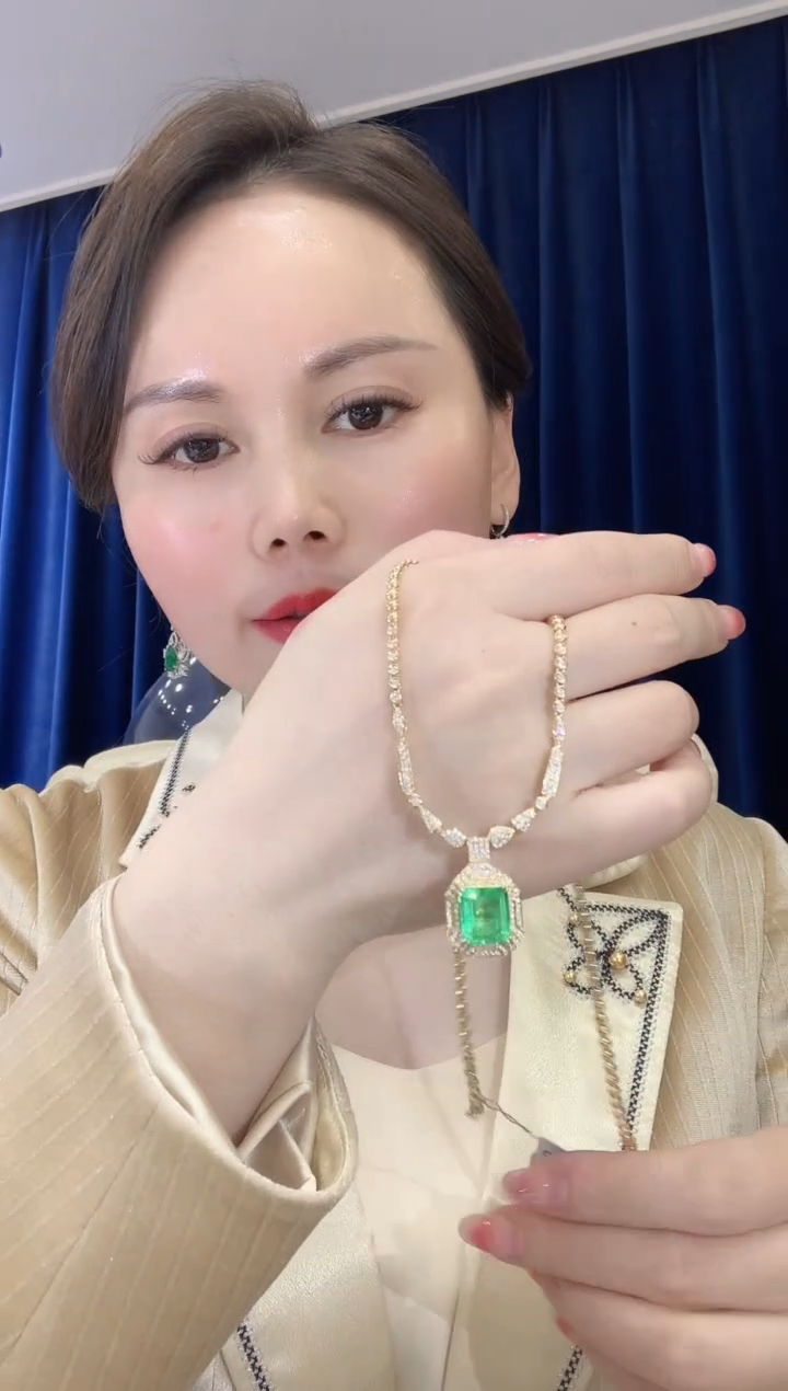 【闪购商品】祖母绿套链18K金镶嵌D29 