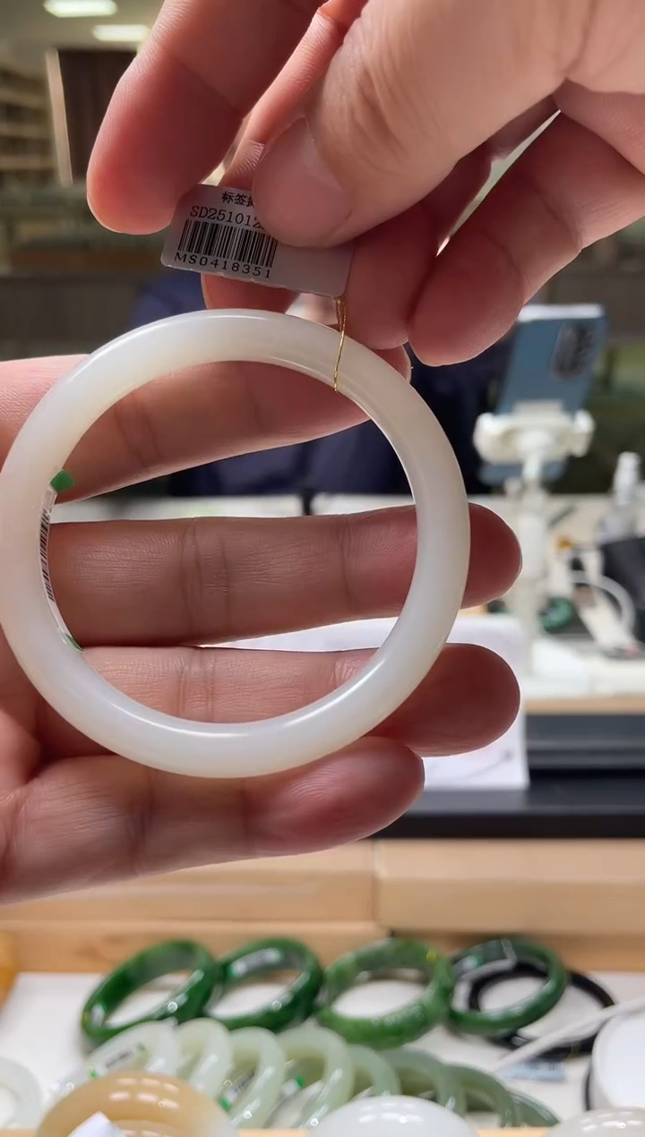 未镶嵌手镯和田玉56-57圈口 8351