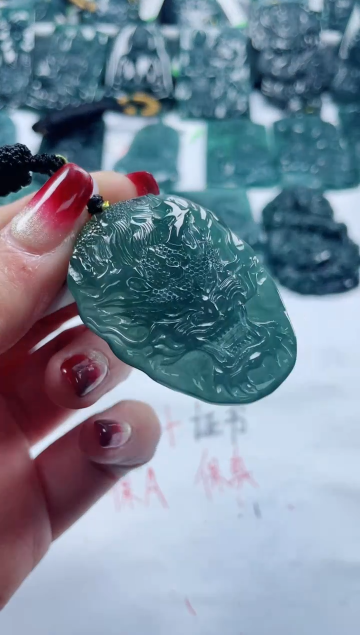 【闪购商品】翡翠颈饰未镶嵌          