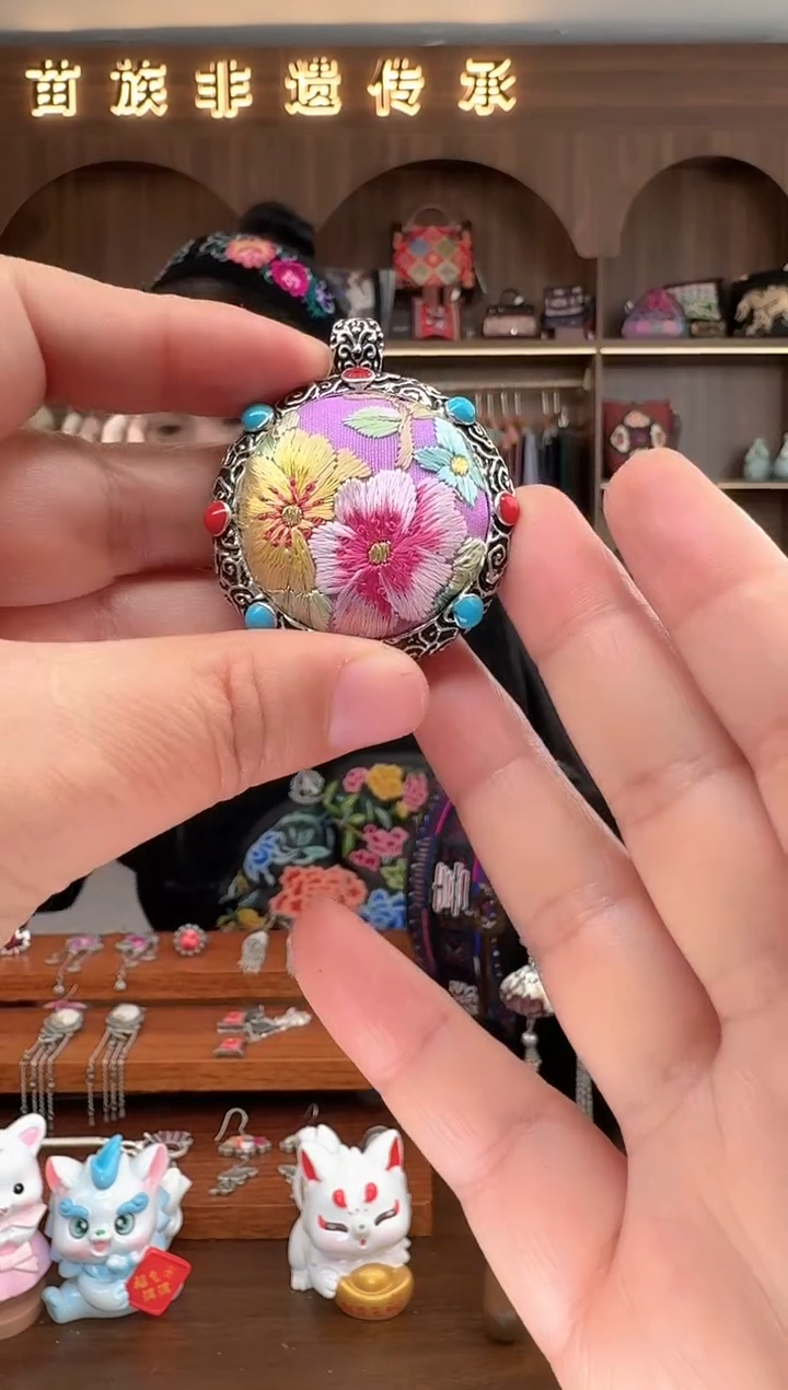 【闪购商品】织绣扶光苗绣传承145