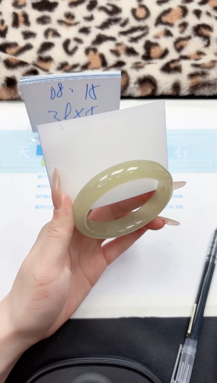 【闪购商品】石英质玉手镯未镶嵌258-59.4