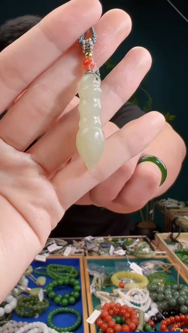 颈饰未镶嵌和田玉一物一证 拍一单发一个