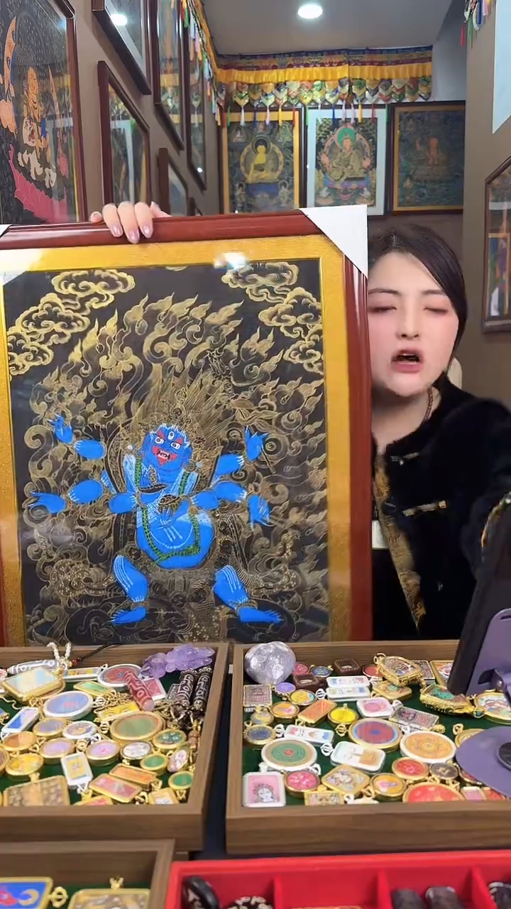 吊坠六臂大黑天-热贡纯手绘唐卡不带框