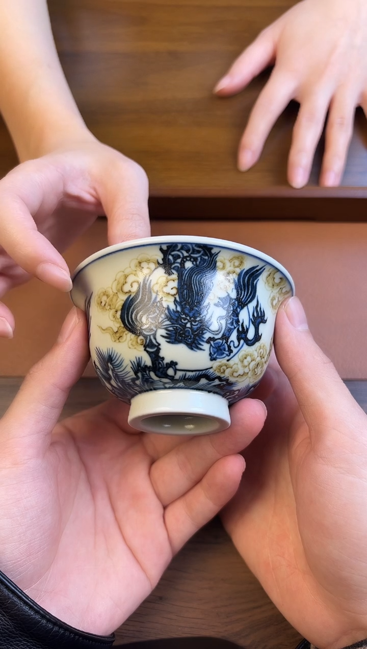 问青坊纯手工手绘青花釉里金龙纹柴窑压手杯