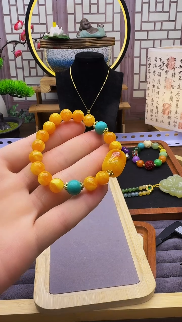 14K金镶嵌蜜蜡手链S366      