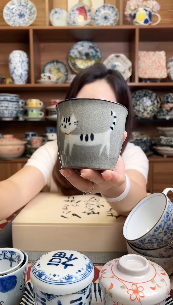 瓷片傲气小猫手握杯（红）