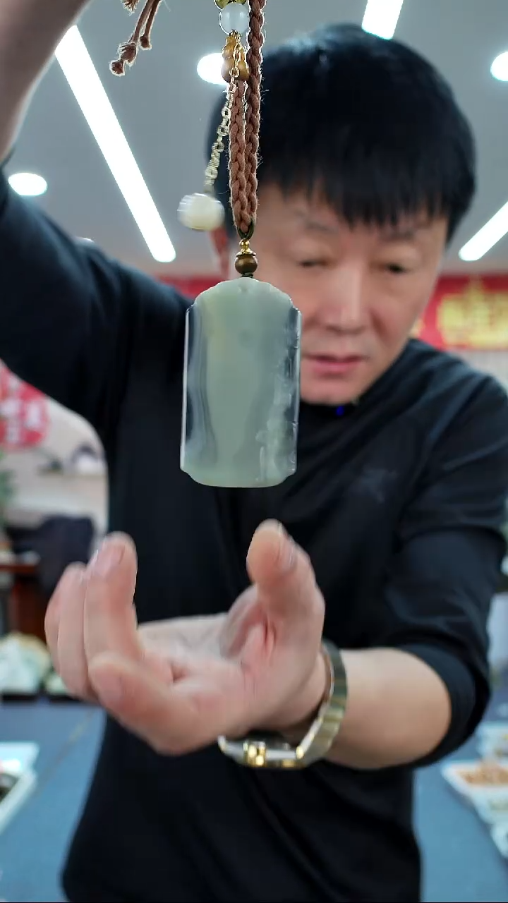 颈饰未镶嵌和田玉吊坠