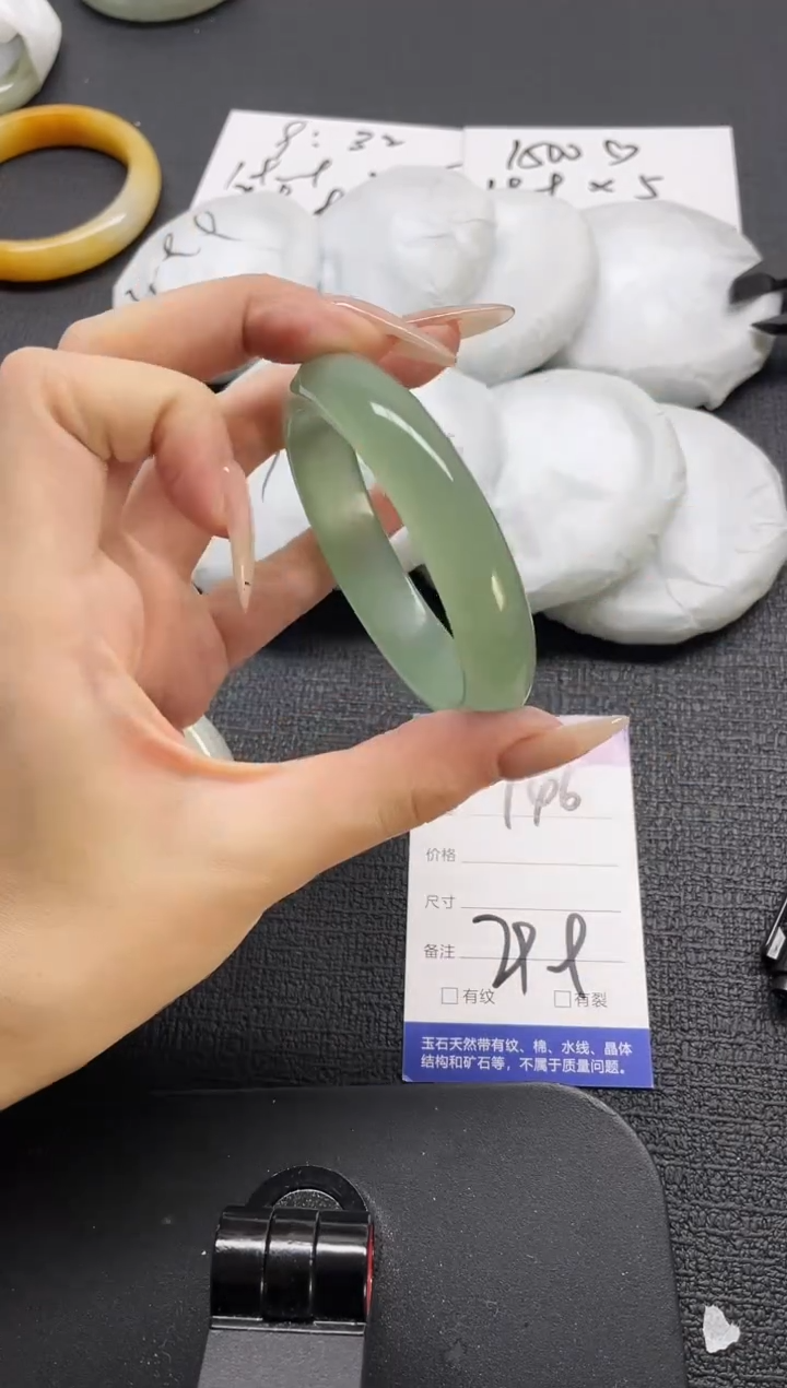 未镶嵌手镯石英质玉146-58