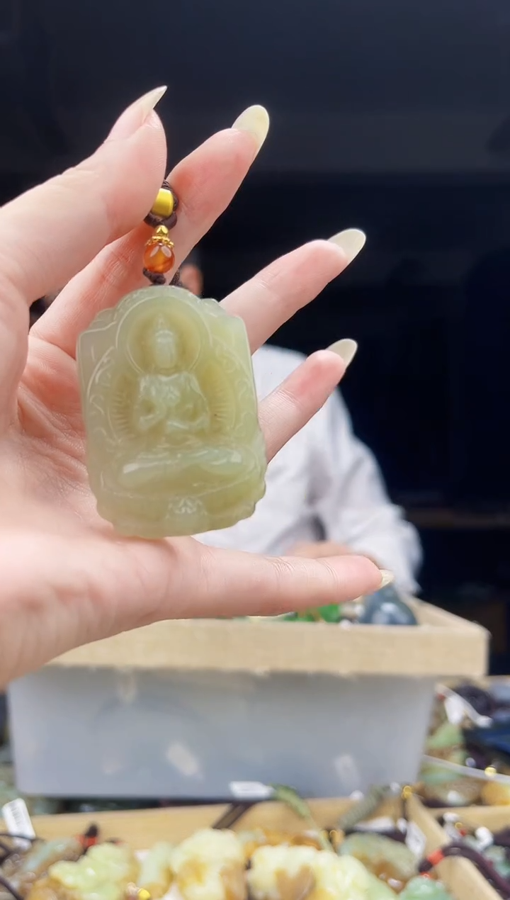 颈饰未镶嵌和田玉1