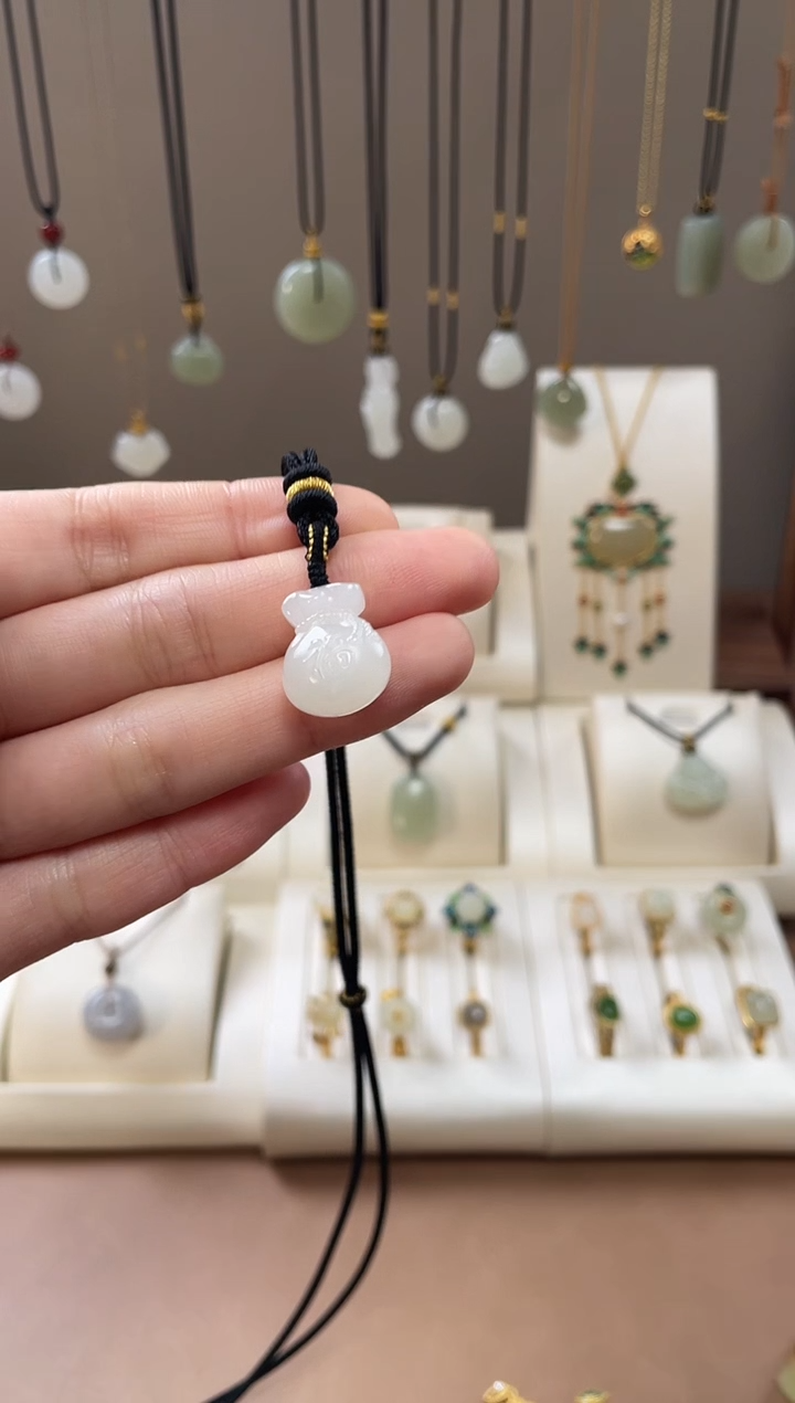 颈饰未镶嵌和田玉和田玉吊坠