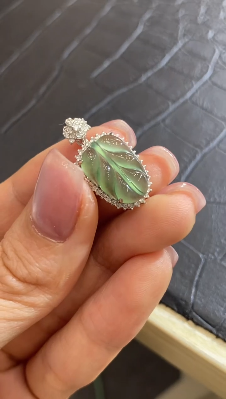 翡翠18K金镶嵌颈饰收到货48小时鉴赏期（超时不退不换）