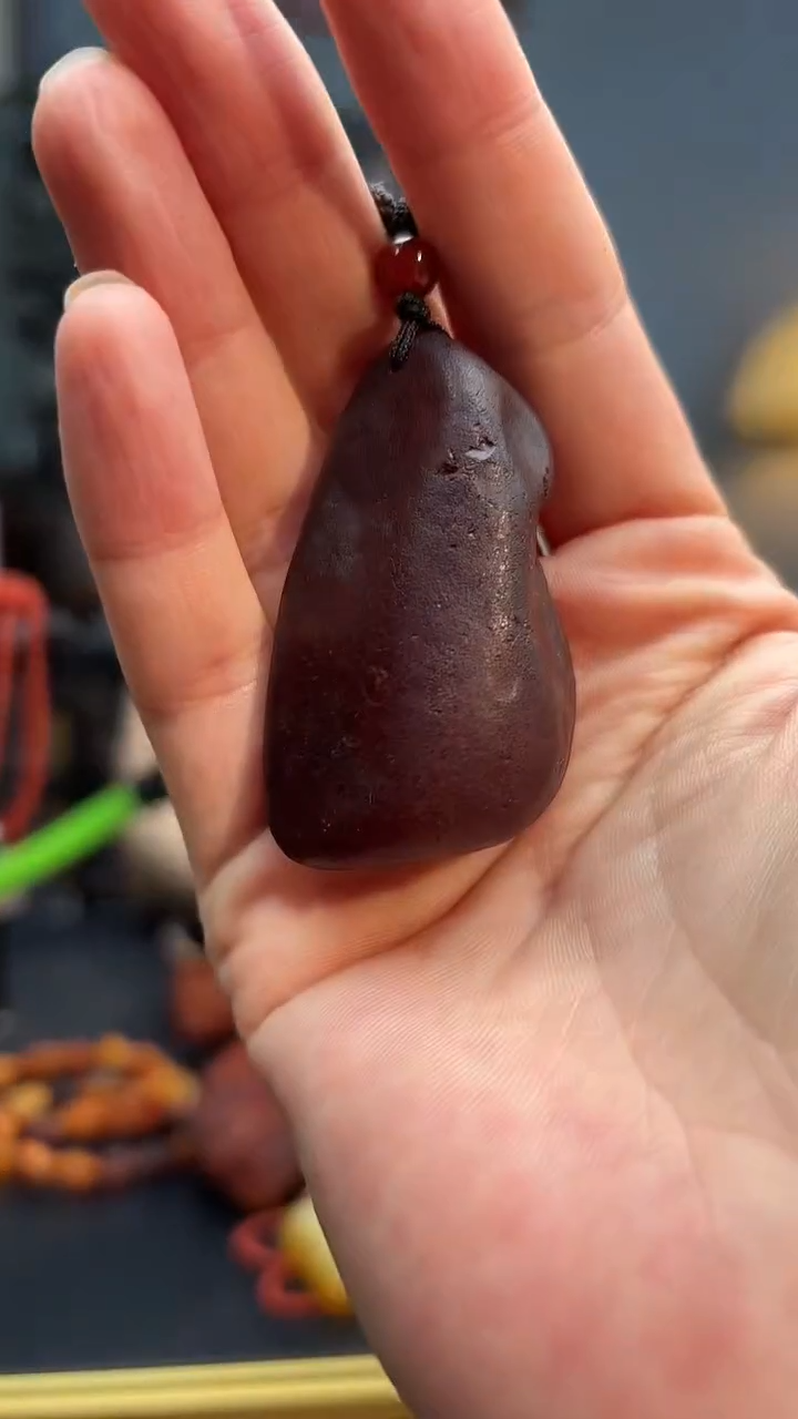 未镶嵌颈饰琥珀吊坠