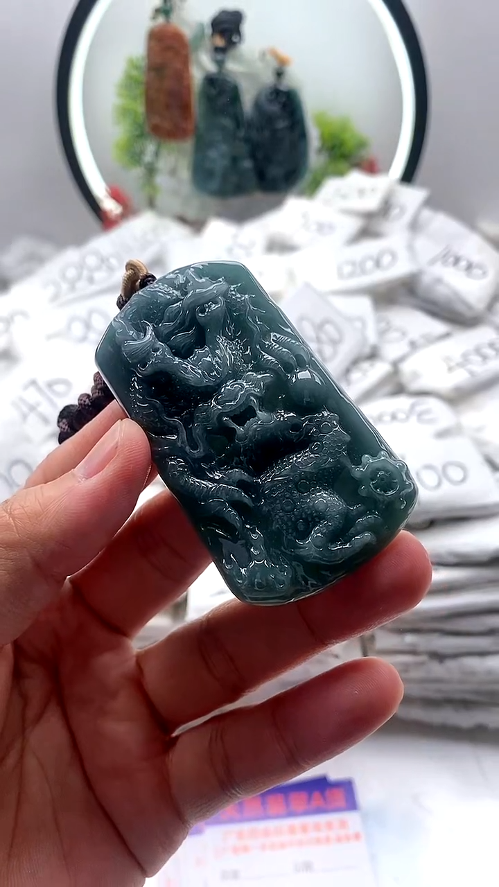 【闪购商品】翡翠颈饰未镶嵌龙牌