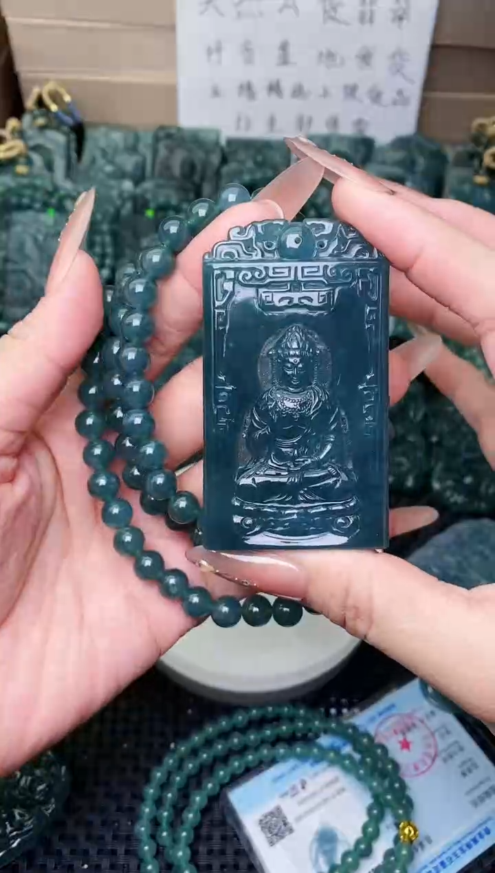 颈饰未镶嵌翡翠 