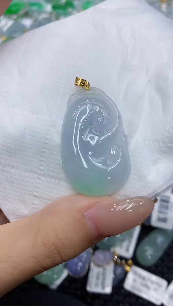 翡翠18K金镶嵌颈饰111111111111