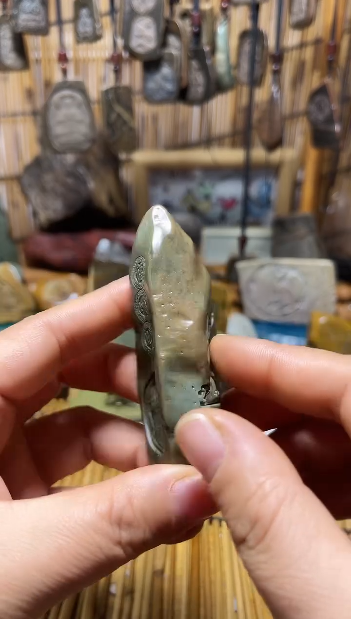 19戈壁石雕刻手把件，挂件