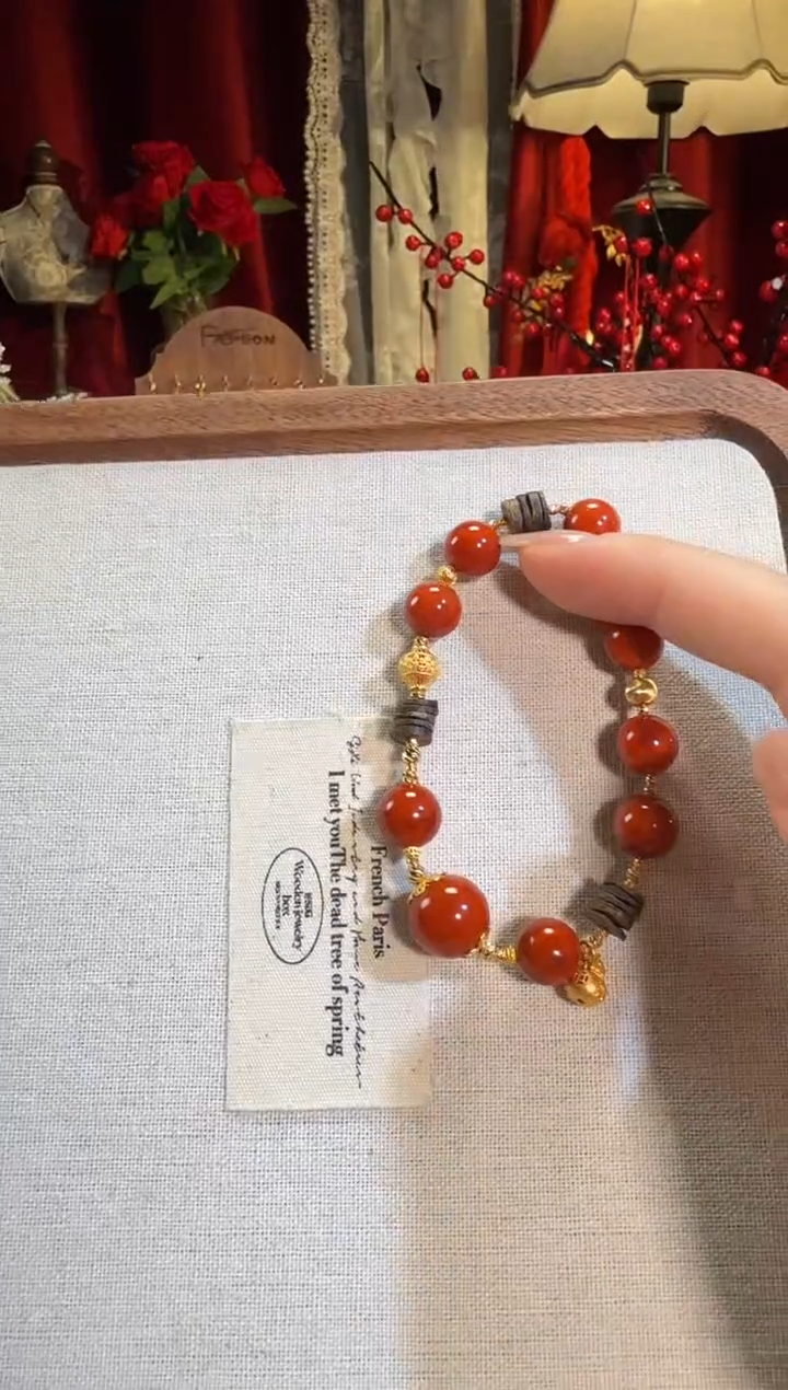 【闪购商品】南红玛瑙手链18K金镶嵌火焰纹牛血红药片绿奇楠