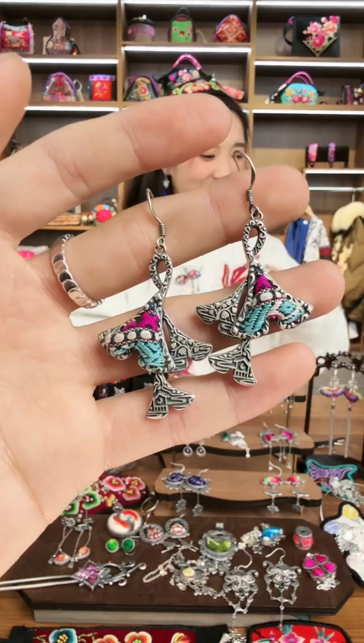 【闪购商品】织绣183蒙阿苏苗绣传承