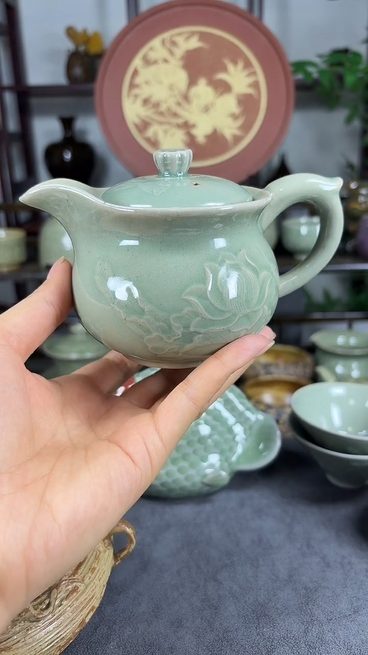 微瑕 荷花茶壶 一个