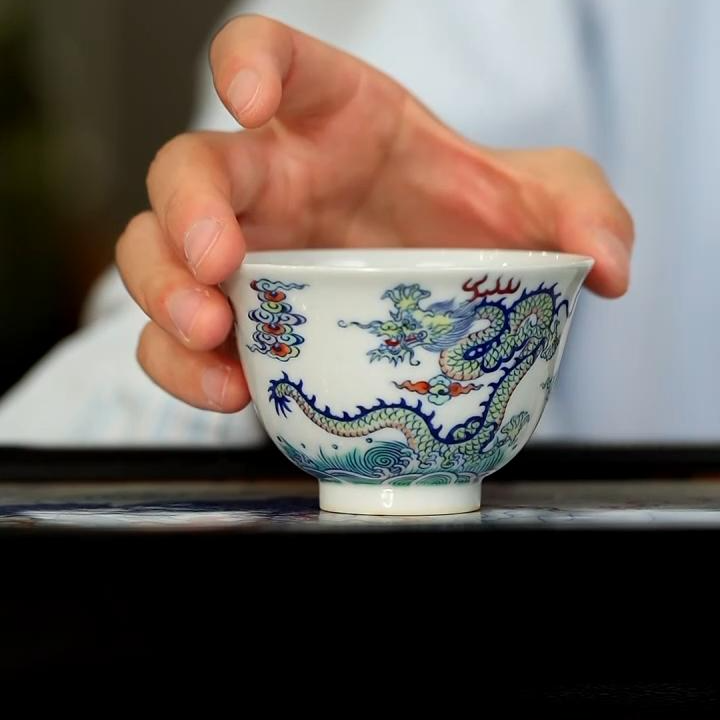 【小乔赏瓷】涂杏花斗彩雍龙纹杯