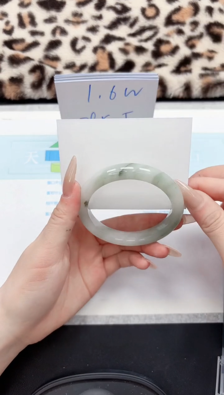 【闪购商品】石英质玉手镯未镶嵌144-58