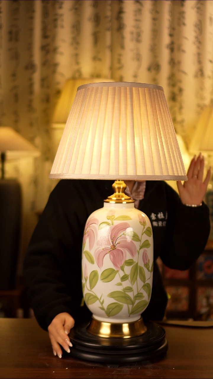 景德镇陶瓷台灯百合花