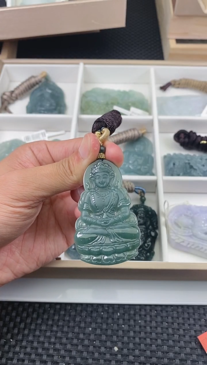 翡翠未镶嵌颈饰 