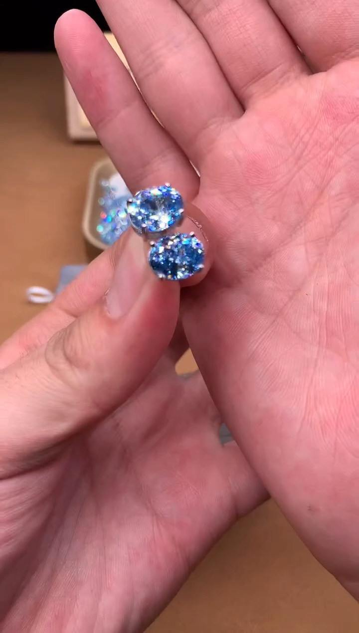 银S925镶嵌耳钉海蓝宝石2222