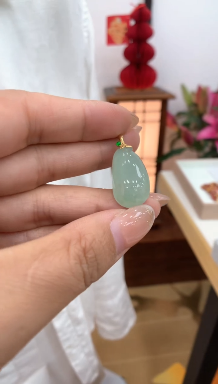 【闪购商品】翡翠颈饰18K金镶嵌福瓜吊坠