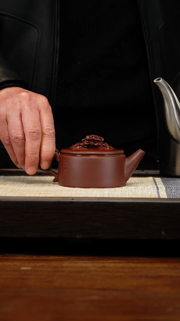 茶壶紫砂云根刻绘天际