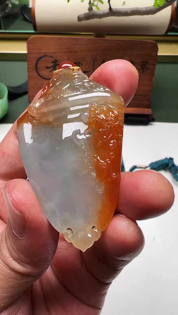 【闪购商品】翡翠颈饰18K金镶嵌翡翠颈饰