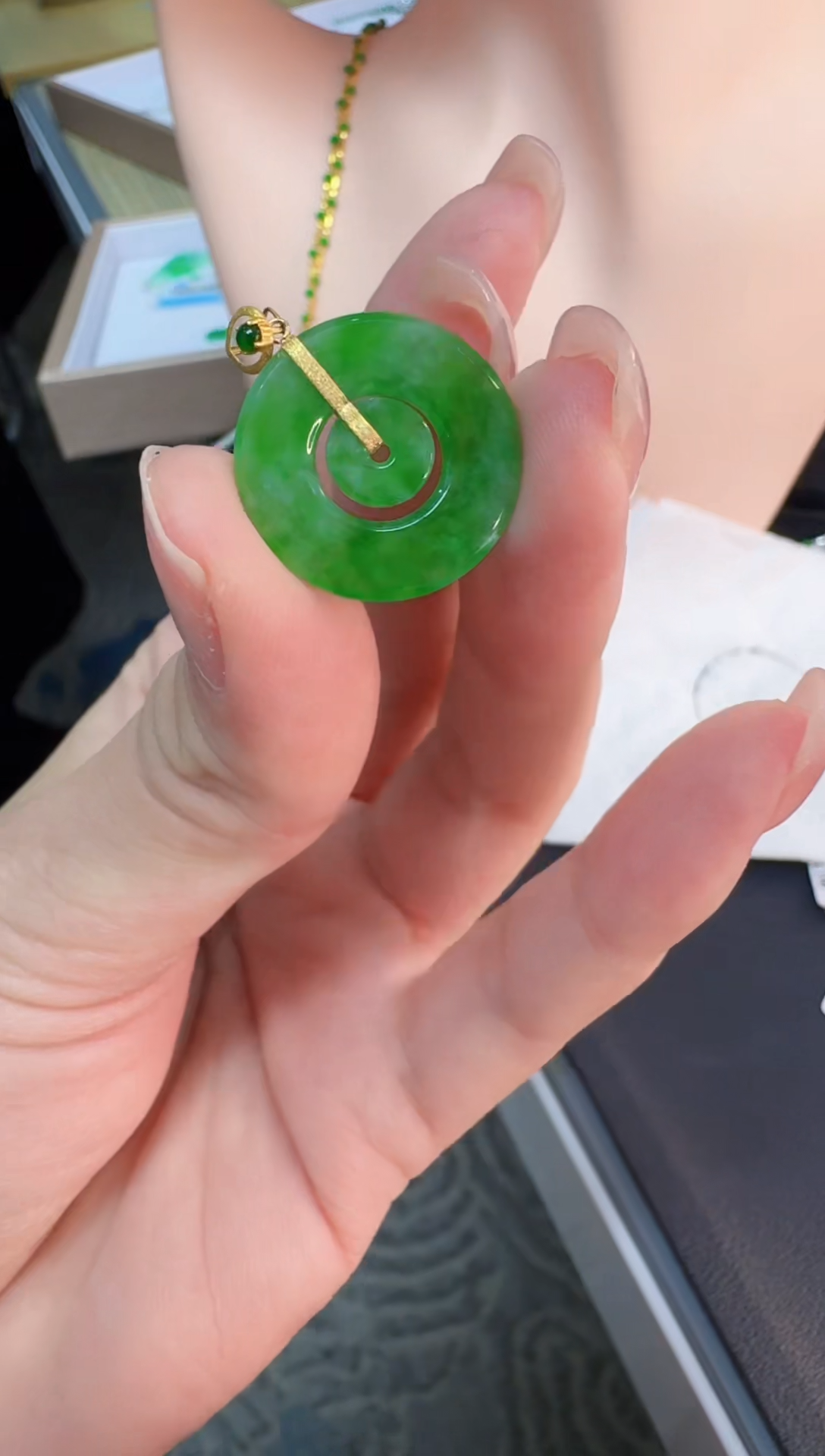 【闪购商品】翡翠颈饰18K金镶嵌缅甸翡翠A货吊坠