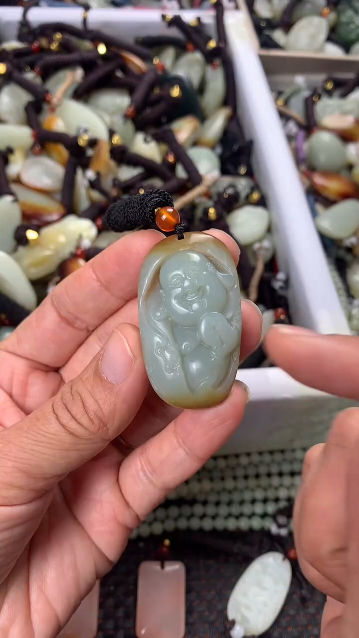 【闪购商品】和田玉颈饰未镶嵌多样性发货没有证书，拍一发一.有瑕