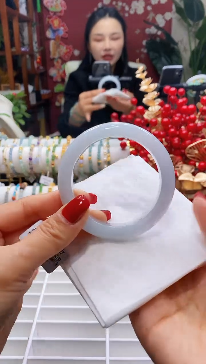 【闪购商品】翡翠手镯未镶嵌38圈口53-55/10.9*8.7