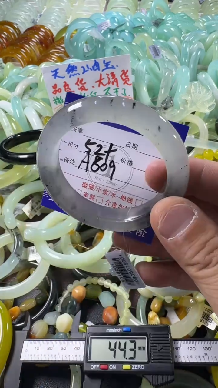 未镶嵌蛇纹石玉手镯1