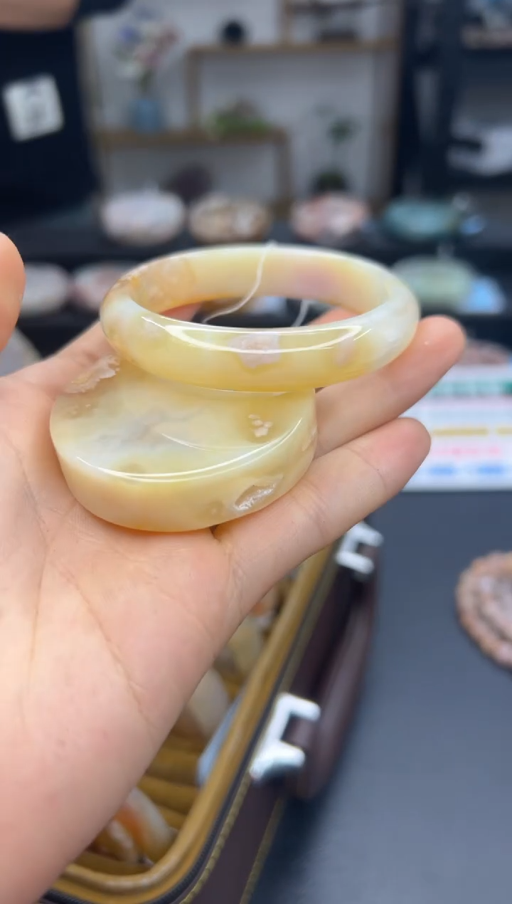 【闪购商品】石英质玉手镯未镶嵌31(52圈赠送镯心)