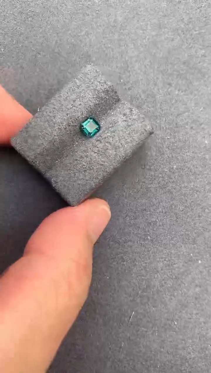 【闪购商品】碧玺裸石未镶嵌36分蓝碧玺