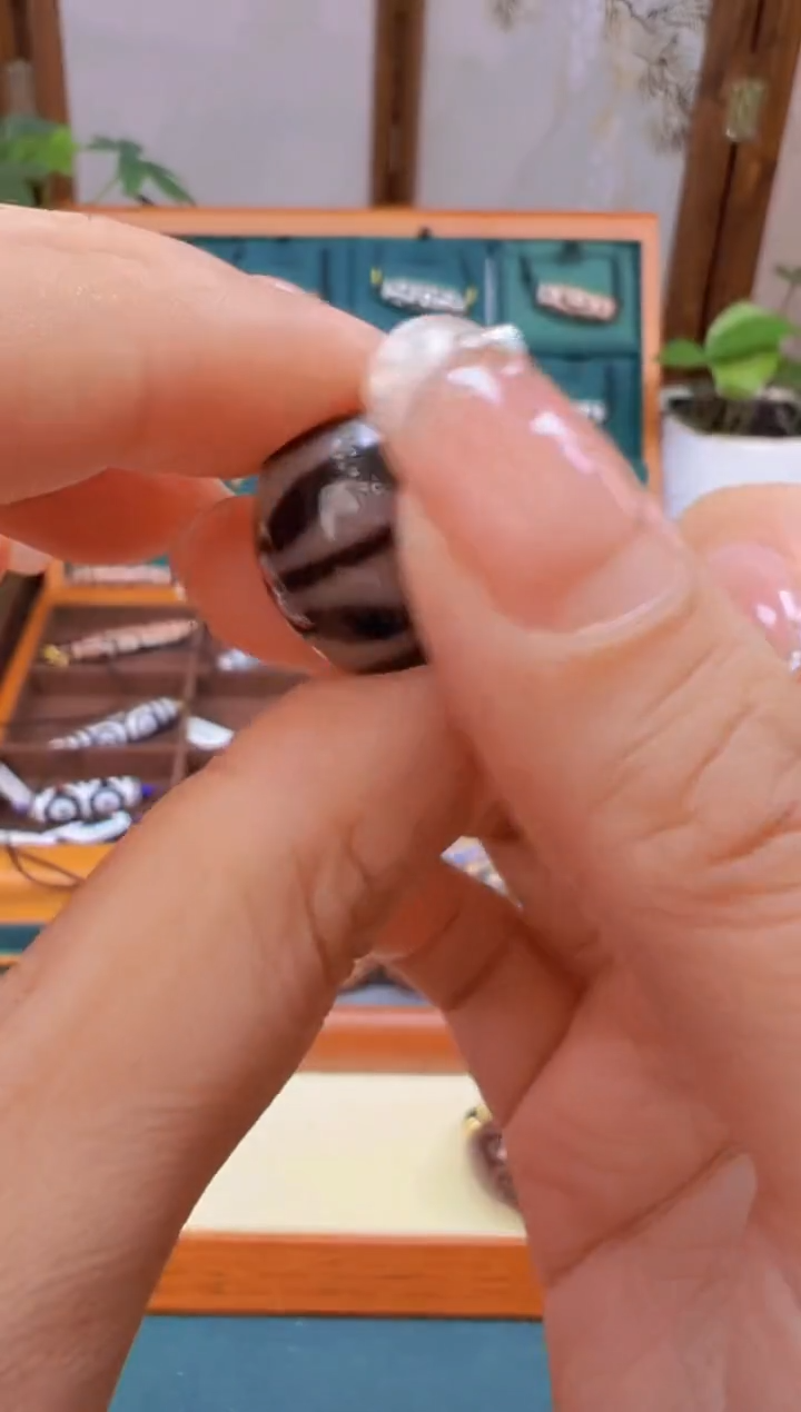 未镶嵌颈饰玛瑙/玉髓（覆膜）64.（微瑕）