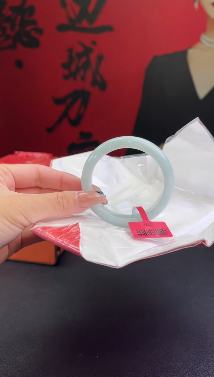 【闪购商品】翡翠未镶嵌手镯8翡翠手镯（微瑕）