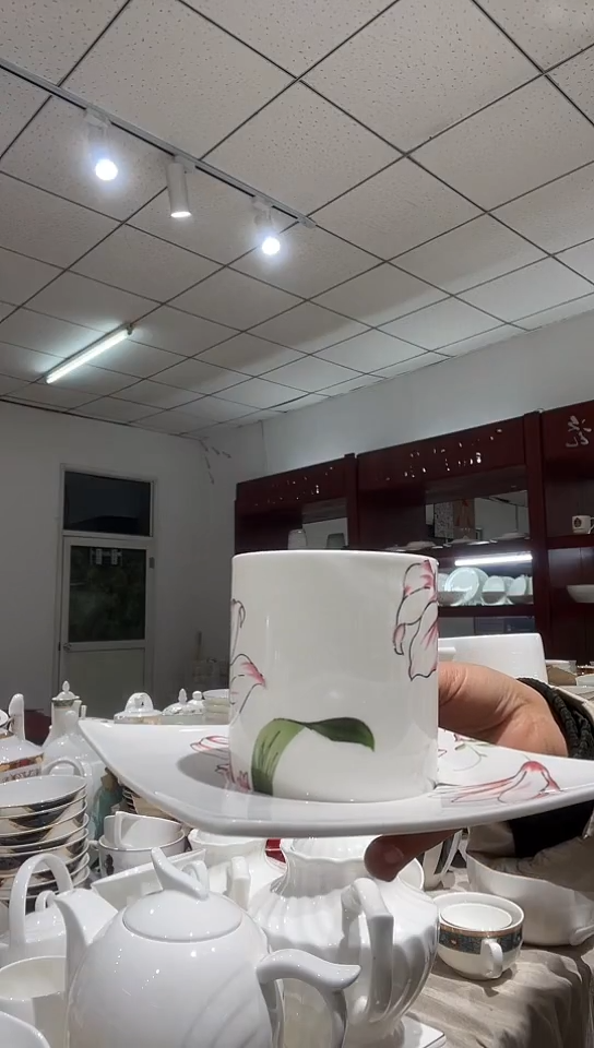 骨瓷杯碟一套39元隆达