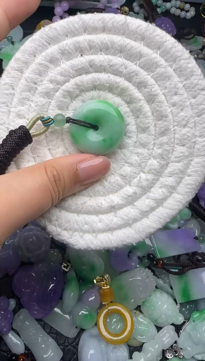 颈饰未镶嵌翡翠缅甸翡翠吊坠