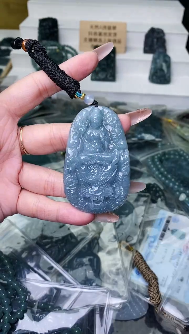 颈饰未镶嵌翡翠 